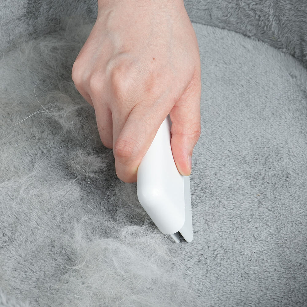 use aumuca hair remover to clean cat hair-2.jpg__PID:4ddd8d7b-2a87-4087-b59a-531410db7106